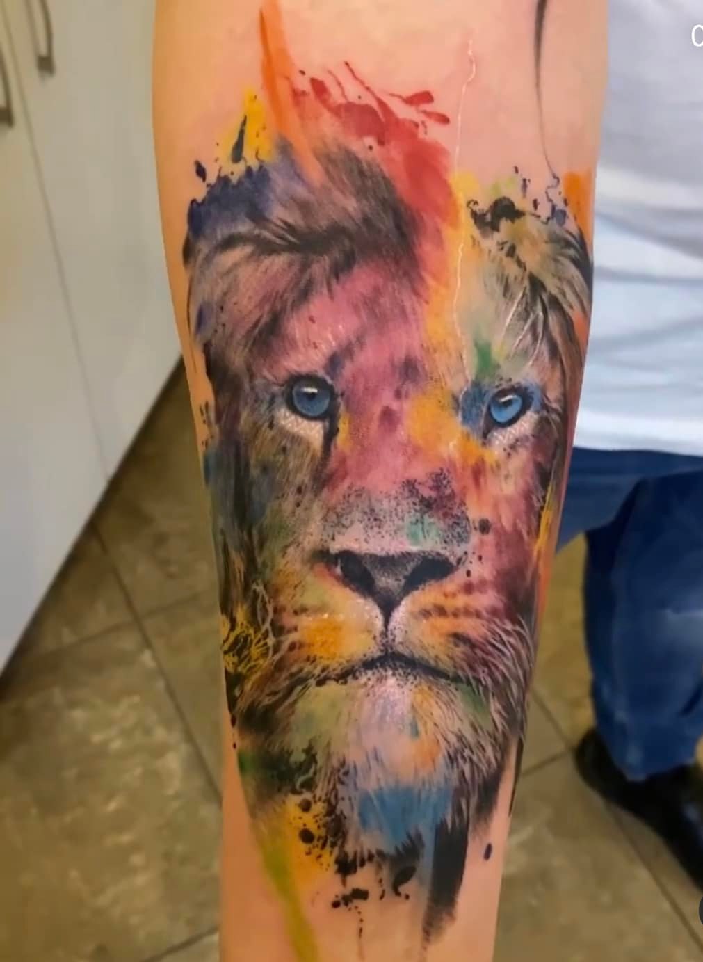 Tattoo Löwe bunt